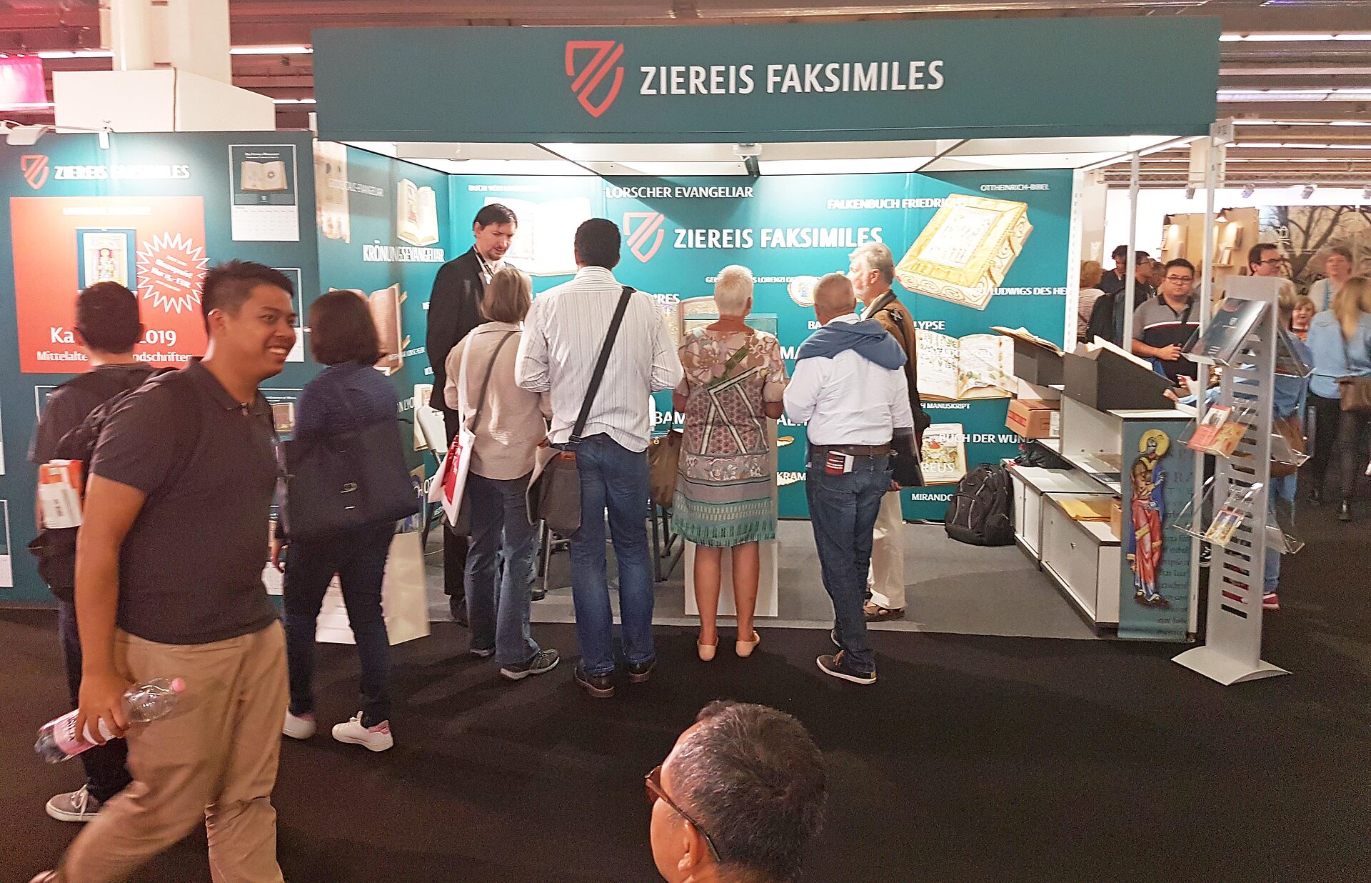 Meeting people, delighting visitors