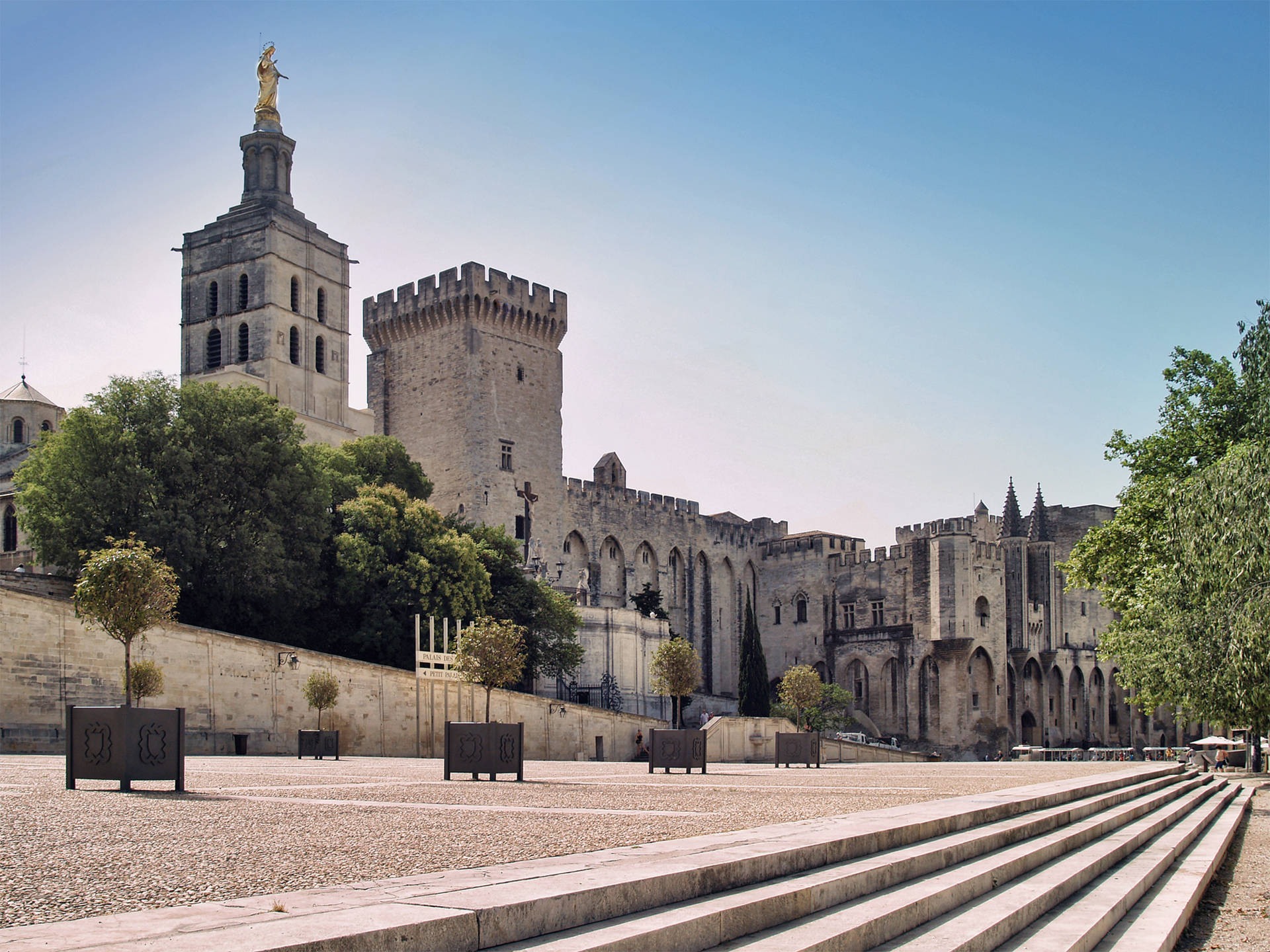 The Papal Palace in Avignon (Source: iStock.com/Bunyos)