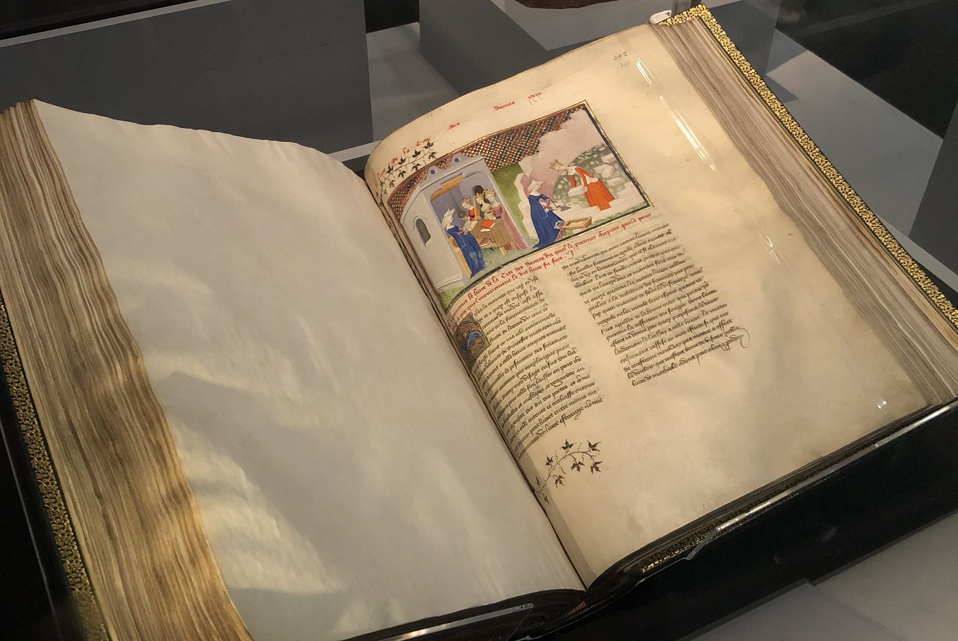 Historical, biblical and legendary women build a metaphorical city from the achievements of women in Christine de Pizan's Livre de la Cité des Dames Historical, biblical and legendary women build a metaphorical city from the achievements of women in Christine de Pizan's Livre de la Cité des Dames