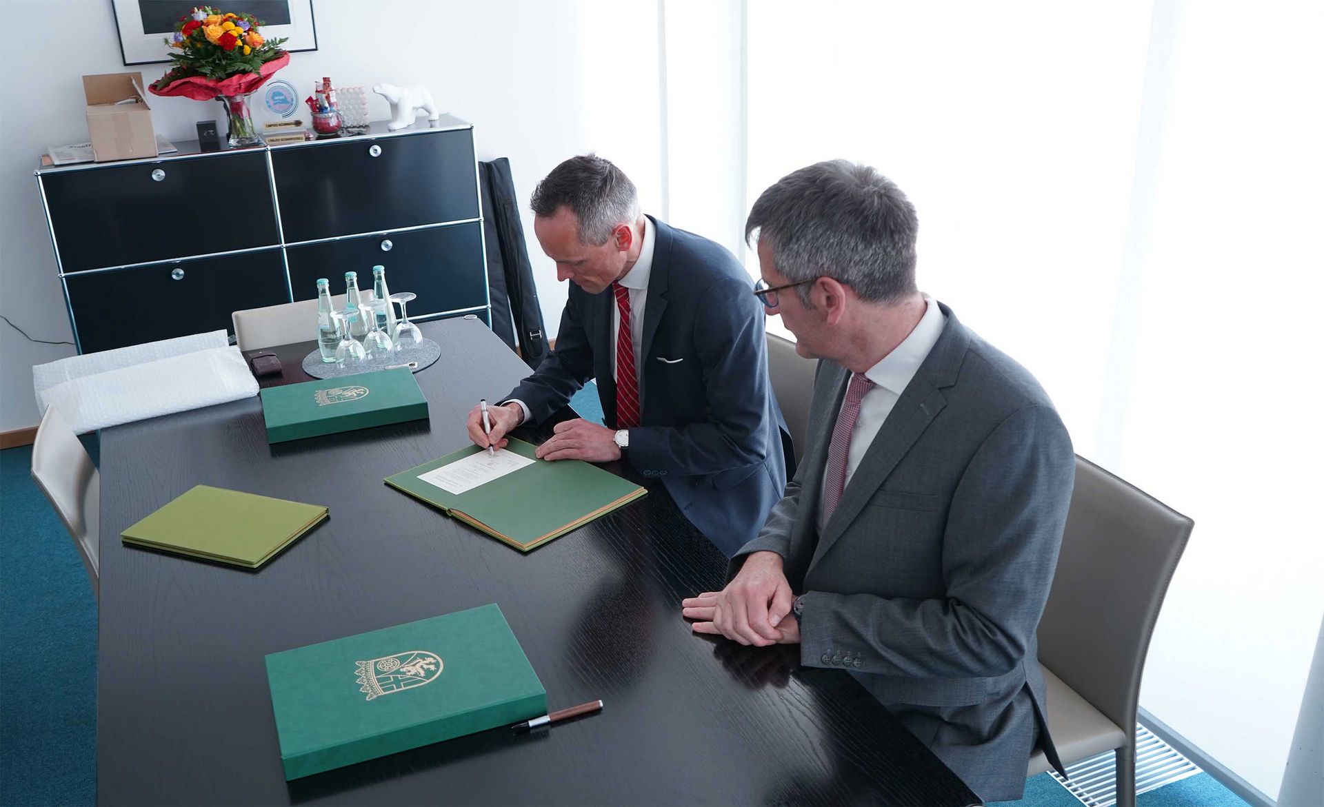 Then Georg Ziereis also signs on behalf of Ziereis Faksimiles