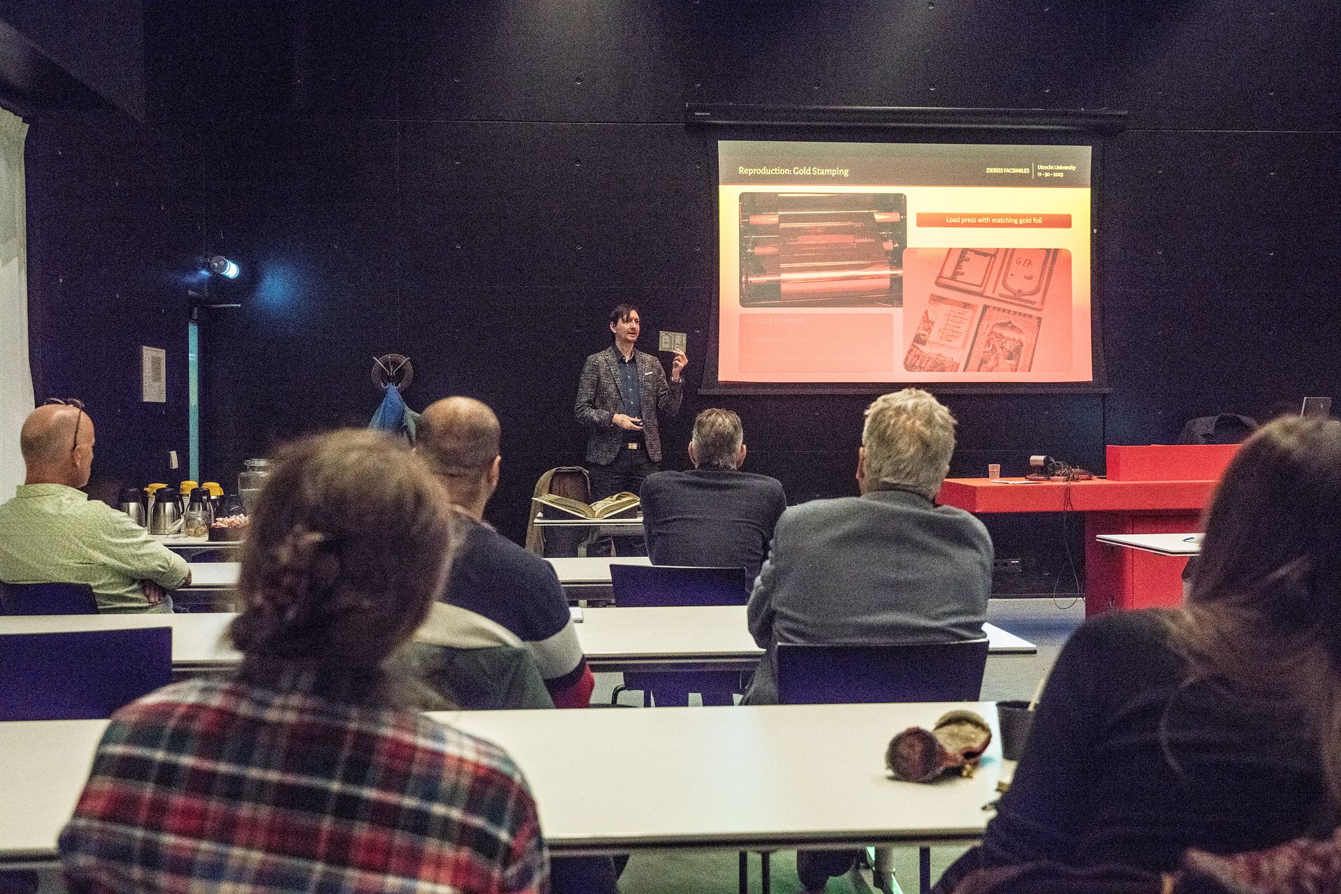 In his lecture, Christian Ziereis deals with questions about the application areas of facsimiles and introduces the elaborate process of producing modern facsimiles In his lecture, Christian Ziereis deals with questions about the application areas of facsimiles and introduces the elaborate process of producing modern facsimiles
