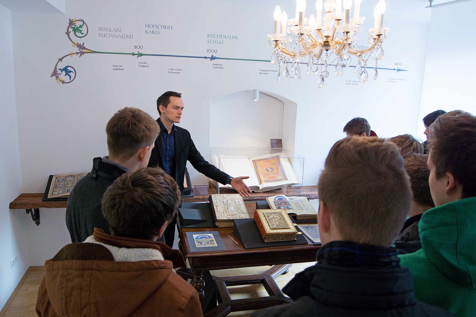 There, the pupils learn how books were created in the Middle Ages in an exciting way