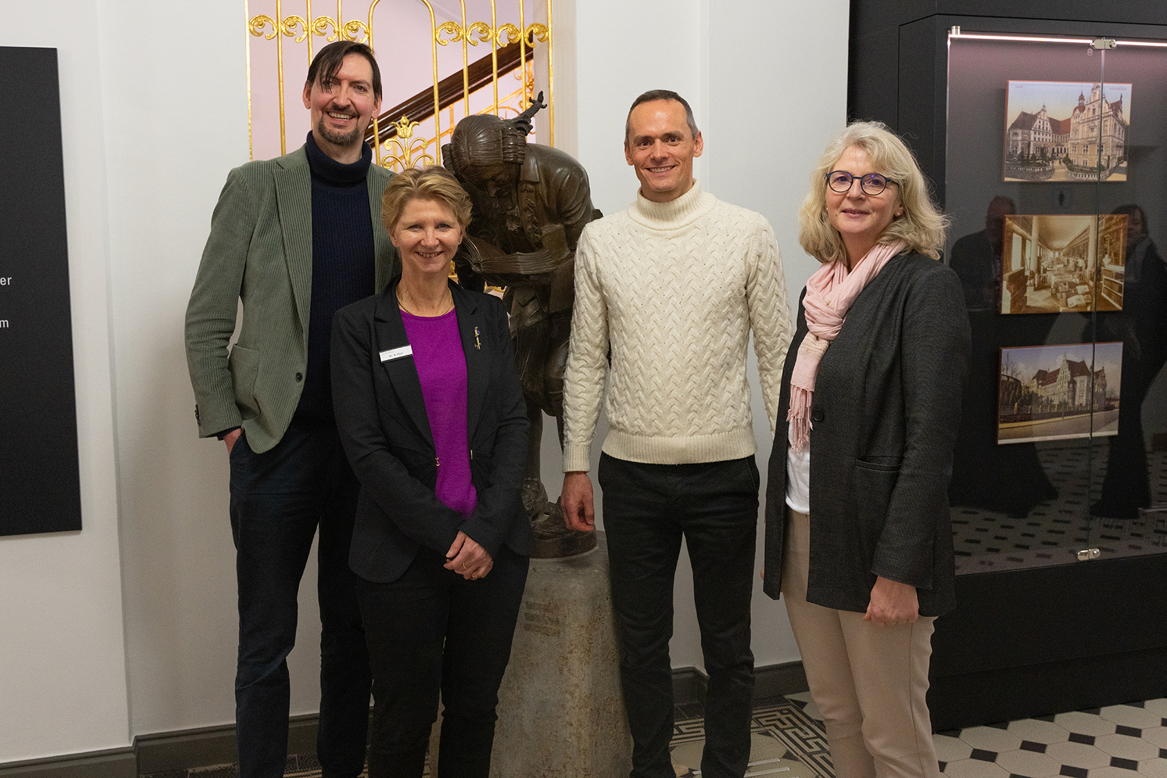 Lecture on facsimiles at the invitation of the Kassel University Library: Christian Ziereis, Dr. Brigitte Pfeil-Amann (Head of the Manuscript and Special Collections), Georg Ziereis and Claudia Martin-Konle (Head Librarian) Lecture on facsimiles at the invitation of the Kassel University Library: Christian Ziereis, Dr. Brigitte Pfeil-Amann (Head of the Manuscript and Special Collections), Georg Ziereis and Claudia Martin-Konle (Head Librarian)